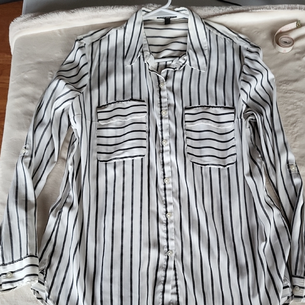 Express button down with shoulder detail. Size L - image 2